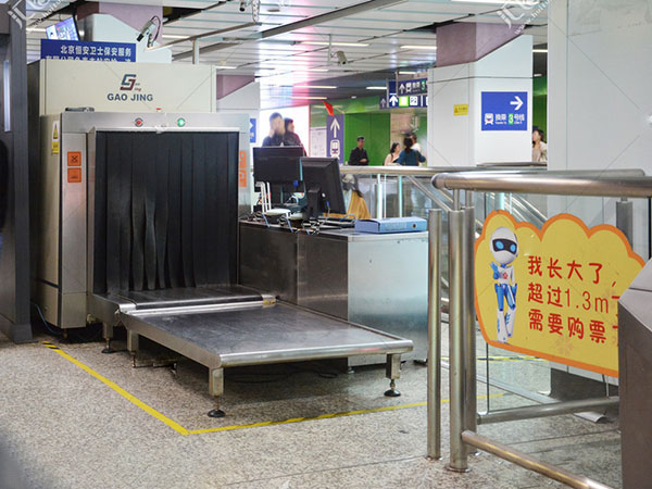 通道式x光安檢機(jī)需要注意的問(wèn)題有哪些?